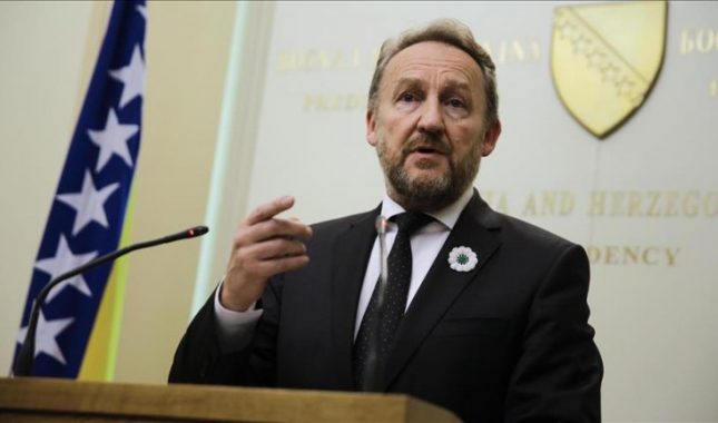 Izetbegović: Mladić je zločinac i kukavica