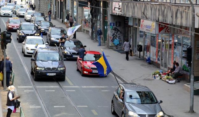 Sarajevom prodefilirala kolona vozila u znak podrške Bošnjacima Crne Gore