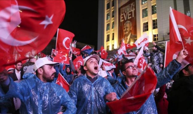 Turska: Građani slave nakon pobjede na referendumu