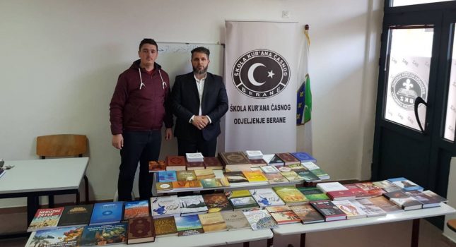 Donacija 56 naslova knjiga za biblioteku Škole Kur`ana časnog u Beranama