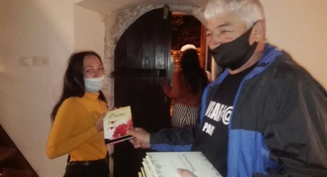 IKC-PG donirao 70 islamskih knjiga džematu džamije u Nikšiću