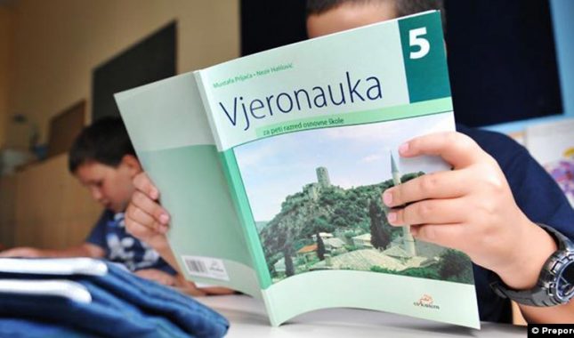 Kad politika obrazuje: Islamsku vjeronauku predaje nemuslimanka
