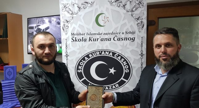 Poklon Kur`ani u boji najmlađim polaznicima Škole Kurana Časnog iz Novoga pazara