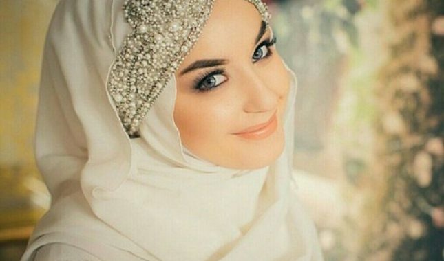 Hidžab je ukras žene muslimanke, njeno ogledalo, njeno dostojanstvo, njena vjera i njen identitet